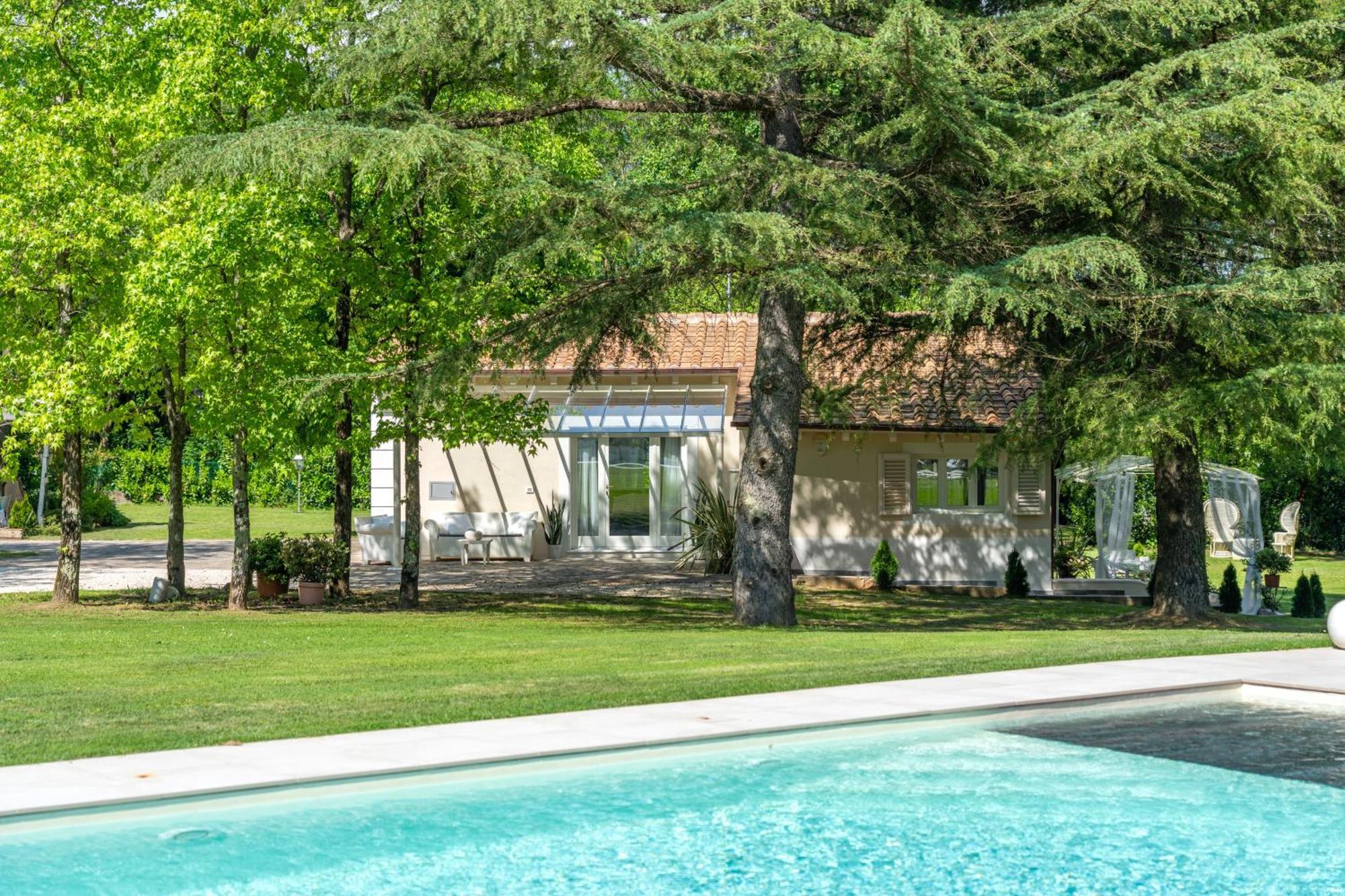 Villa Vittoria - Lusso Con Piscina, Tennis, Jacuzzi E Palestra Lucca Exteriör bild